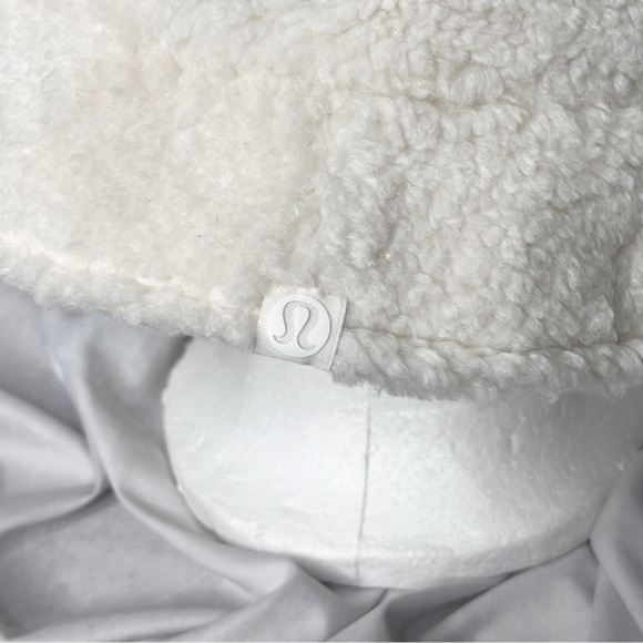 LULULEMON New Year Bucket Hat Reversible Hat Rabbit Bunny Fleece Size‎ M/L - Picture 9 of 16
